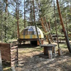 Шатер геокупол с 1 двуспальной кроватью (удобства на территории)