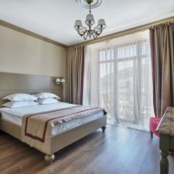 Комната улучшенная с 1 двуспальной кроватью (с завтраком)