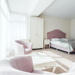 Номер студия с 1 двуспальной кроватью White