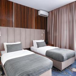 Фото V hotel & Rooftop lounge (В отель)