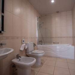 Двухкомнатный номер Люкс-сьют c 1 двуспальной кроватью (корпус Морской)