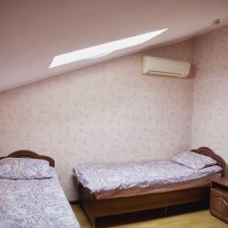 Номер стандарт с 2 односпальными кроватями (мансарда)