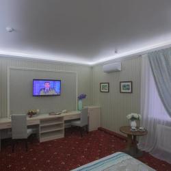 Номер полулюкс с 1 двуспальной кроватью