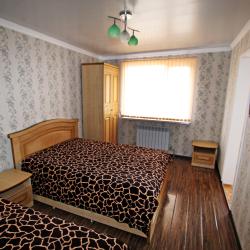 Комната улучшенная с 1 односпальной и 1 двуспальной кроватью
