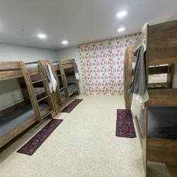 Кровать в 6-местном общем номере