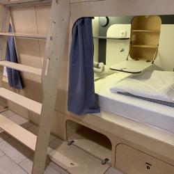 Спальное место на нижнем ярусе в мужском четырехместном номере (общие удобства на этаже)
