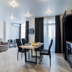 Фото Отель LetoApart (ЛетоАпарт) на улице Лейтенанта Шмидта 17-10