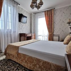 Номер стандарт с 1 двуспальной кроватью и балконом