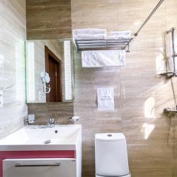 Номер стандарт Плюс с 1 двуспальной и 1 односпальной кроватью (Корпус Андорра)