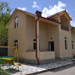 Коттедж премиум с 4 односпальными и 1 двуспальной кроватью