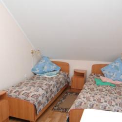 Номер стандарт с 2 односпальными кроватями (мансарда)