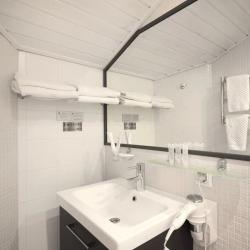 Номер стандарт с 1 двуспальной кроватью (мансарда)