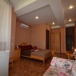 Комната стандарт с 1 двуспальной кроватью и балконом