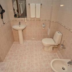 Номер люкс комфорт с 1 двуспальной кроватью