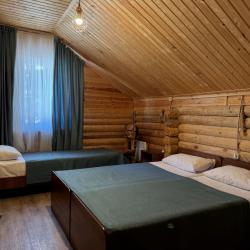 Номер комфорт с 1 односпальной и 1 двуспальной кроватью №5