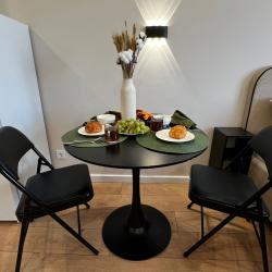 Фото Апартаменты на улице Аэропортная 62