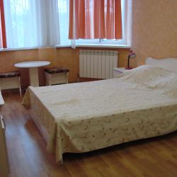 Номер стандарт семейный с 2 односпальными и 1 двуспальной кроватью