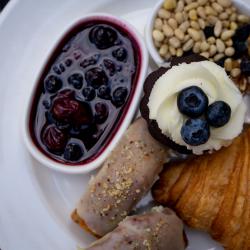 Фото Отель Хвоя в горах