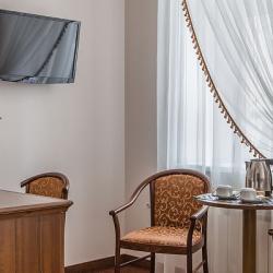 Номер улучшенный с 1 двуспальной кроватью (с завтраком)