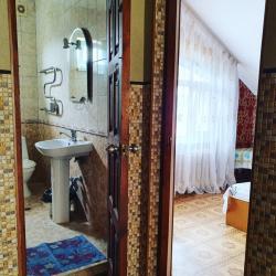 Комната стандарт с 3 односпальными кроватями и балконом