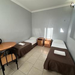 2-комнатный номер стандарт с 3 односпальными и 1 двуспальной кроватью