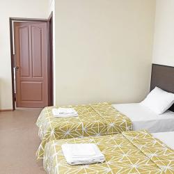 Кровать в 6-местном общем женском номере