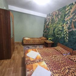 Номер стандарт с 1 односпальной и 1 двуспальной кроватью