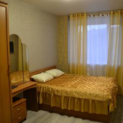 Комната эконом с двуспальной кроватью Хохлома