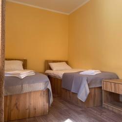 Cтандарт улучшенный с двумя односпальными и одной двуспальной кроватями