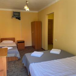 Стандарт с одной односпальной и одной двуспальной кроватями