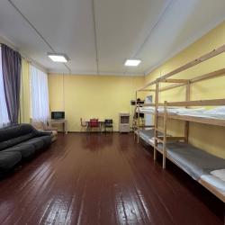 Кровать в 8-местном общем номере