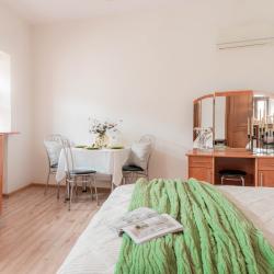 2-комнатные апартаменты улучшенные Двухкомнатные апартаменты у Храма Ильи Пророка, на втором этаже