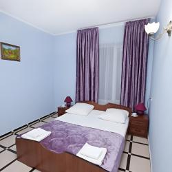 Номер стандарт семейный с 1 односпальной и 1 двуспальной кроватью