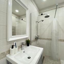 Номер комфорт с 1 двуспальной кроватью (с завтраком)