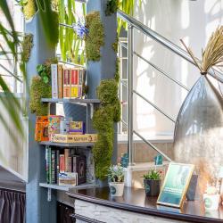 Фото V hotel & Rooftop lounge (В отель)