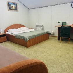 Номер стандарт улучшенный с 1 двуспальной кроватью (мансарда)