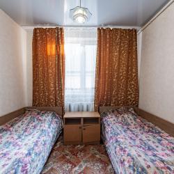 Комната комфорт с 2 односпальными и 1 двуспальной кроватью