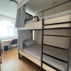 Кровать в 4-местном общем мужском номере (общие удобства)