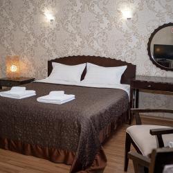 Номер полулюкс с 1 двуспальной кроватью (с завтраком)