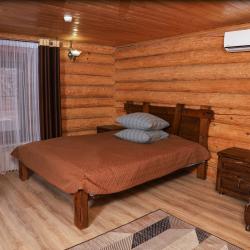 4-местный номер стандарт в домике у бассейна