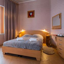 2-местный номер стандарт улучшенный с 1 двуспальной кроватью