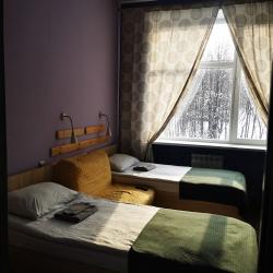 Номер эконом с 2 односпальными кроватями и креслом-кроватью