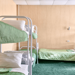 Кровать в 11-местном общем номере