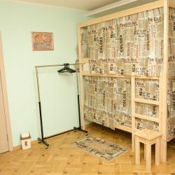 Кровать в 8-местном общем мужском номере (удобства на этаже)