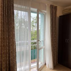 Номер стандарт с 2 односпальными кроватями и французским балконом