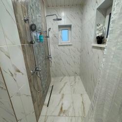 Коттедж улучшенный с 2 односпальными и 1 двуспальной кроватью