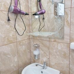 Комната стандарт с 2 односпальными кроватями (с завтраком) (цокольный этаж)