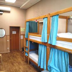 Кровать в 10-местном общем мужском номере
