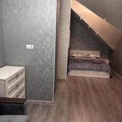 1-комнатный номер стандарт с 1 односпальной и 1 двуспальной кроватью (мансарда)