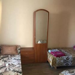 Номер стандарт с 2 односпальными кроватями с детским диваном